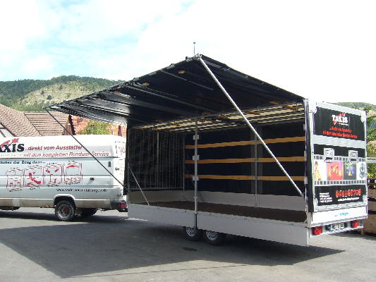 Bhne mit Zeltdach